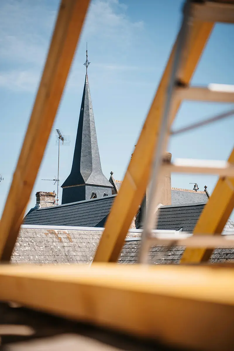 Charpente traditionnelle en bois réalisée par RD Couverture Élagage